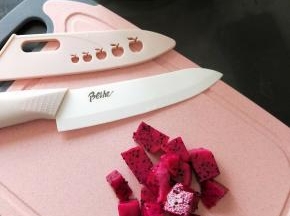 火龙果切成小块。