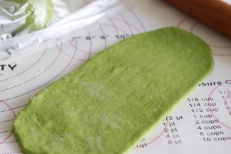 取一个擀开，长椭圆即可。