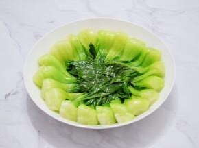 摆放在盘中