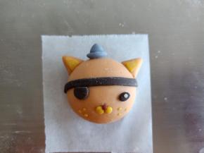 如图把呱唧的眼睛鼻子也都做好粘上