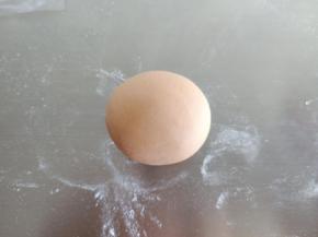 突突兔:胡萝卜面团滚圆