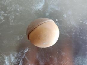 切适量的一块粘到头部上方