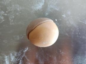 切适量的一块粘到头部上方