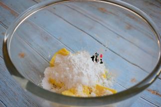 加入白糖、糖粉、盐