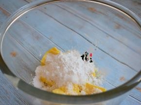 加入白糖、糖粉、盐