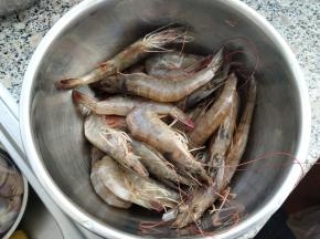首先必须准备的就是大海鲜咯。