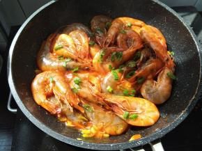 表面再撒上一点点葱末。