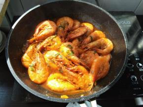 到时间后，打开盖子，如果水分还比较多的话，继续大火收汁。