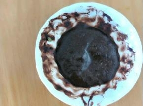 取少许可可粉加入一点点酸奶，化开。