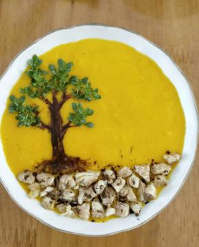 然后在树枝上摆几根小米草。