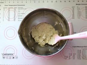 7、拌至无干粉即可。