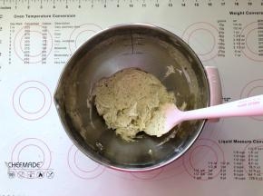 7、拌至无干粉即可。