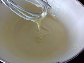 最后的面糊是可以流动的浓稠状