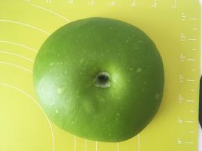 发酵好的面团，手指沾点干粉按下去，有个圆圆的洞，有轻微回弹即可 