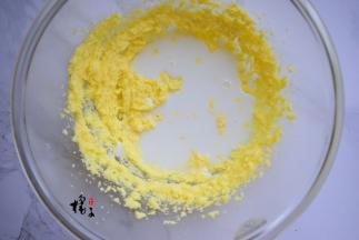 加入椰浆，搅拌均匀