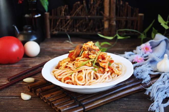 西红柿鸡蛋牛肉手擀面