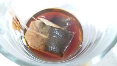 先泡红茶，用90克的纯净水，泡四包红茶包，红茶冷却后再用