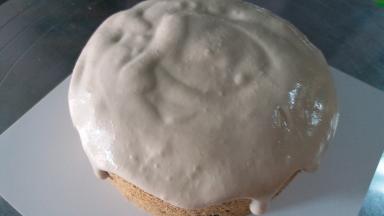 再把整个顶部都挤上奶油