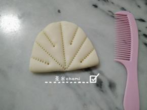 如图压出线条。