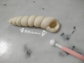 像不像海螺。夏天室温发酵40分钟，冬天烤箱30度发酵40分钟，蒸十分钟。