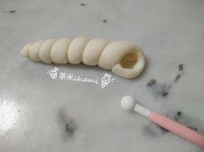像不像海螺。夏天室温发酵40分钟，冬天烤箱30度发酵40分钟，蒸十分钟。