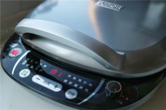 选择锅盔功能，开始烙制巧果。大约10分钟之后，巧果就烙好了。