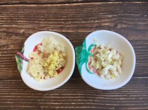 姜切成姜末，葱切成葱花，洋葱切成洋葱丁备用。