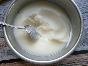 最好的猪油，是黑山猪板油煎的油，提前煎好放冰箱冷藏备用