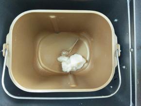 面包机桶倒入清水，猪油