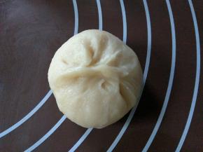 利用收虎口的方法包好，收紧收口