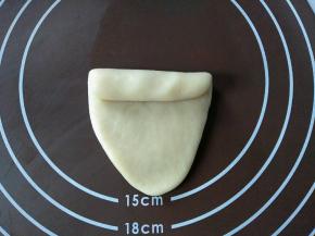 翻过面，自上而下卷起来