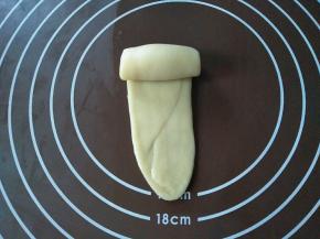 翻过面自上而下卷起来，卷紧