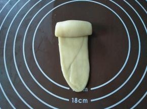 翻过面自上而下卷起来，卷紧