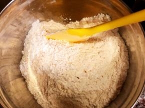 加入除黄油外的其他所有材料