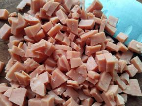 香肠切小粒