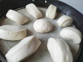 锅里温水，进行发酵
