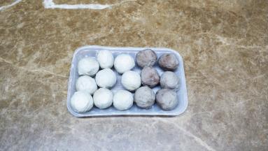 猪、牛丸洗干净备用