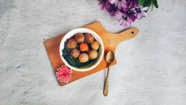 苋菜煮出的汤汁是红色的