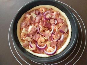 再摆上少许洋葱和培根