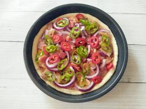 撒上青红椒，洋葱