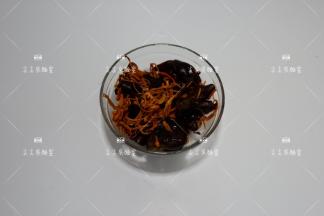 木耳和虫草花提前泡发好