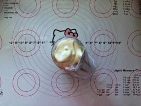 8、装入裱花袋里。