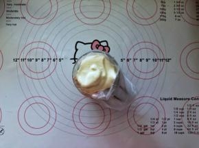 8、装入裱花袋里。