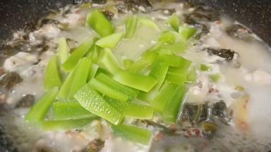 最后加入莴笋煮2分钟就可以起锅。