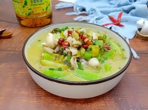 牛蛙的肉质鲜嫩无比，汤汁香辣过瘾，配菜更是吸收了牛蛙和汤汁的好味道。