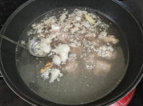 期间撇去浮沫