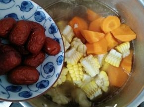 最后放红枣。