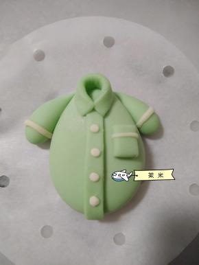 再把其他的部件，抹水，组装好。
夏天室温发酵半小时，冬天烤箱30度发酵半小时，蒸十分钟。 