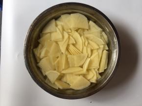 土豆切片几次清水浸泡洗去淀粉