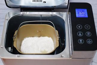 启动面包机，开始进入和面阶段。